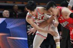 开云体育平台APP-骑士完胜勇士，郭艾伦点燃赛场