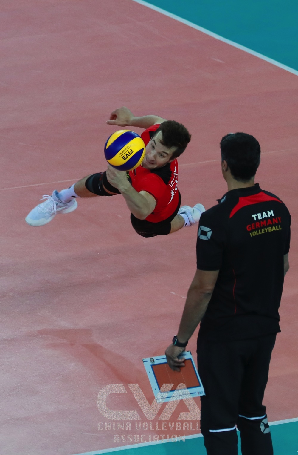 德国乒乓球队鏖战罗马，Bin打出惊人五杀激烈交锋小组赛，引爆全场热议的简单介绍