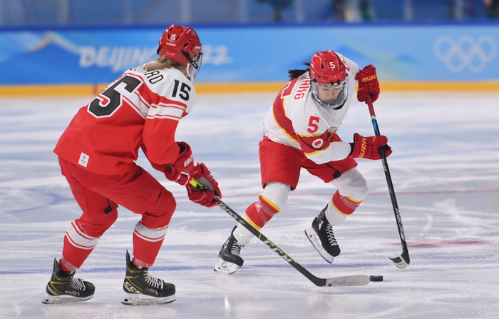 包含丹麦羽毛球队逆转韩国羽毛球队，辛杜完成帽子戏法的词条