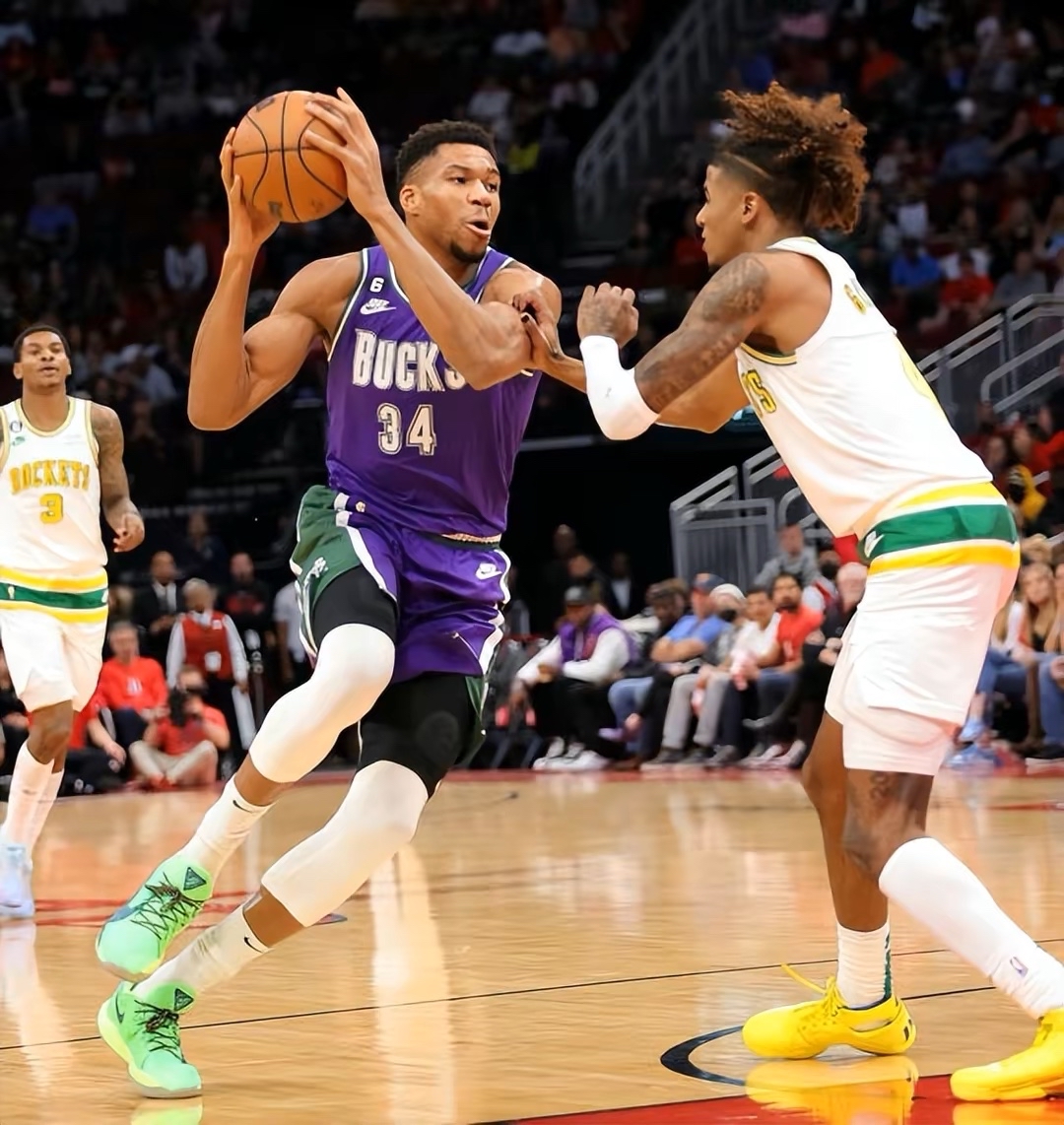 雄鹿力克湖人，麦科勒姆爆发神勇的简单介绍