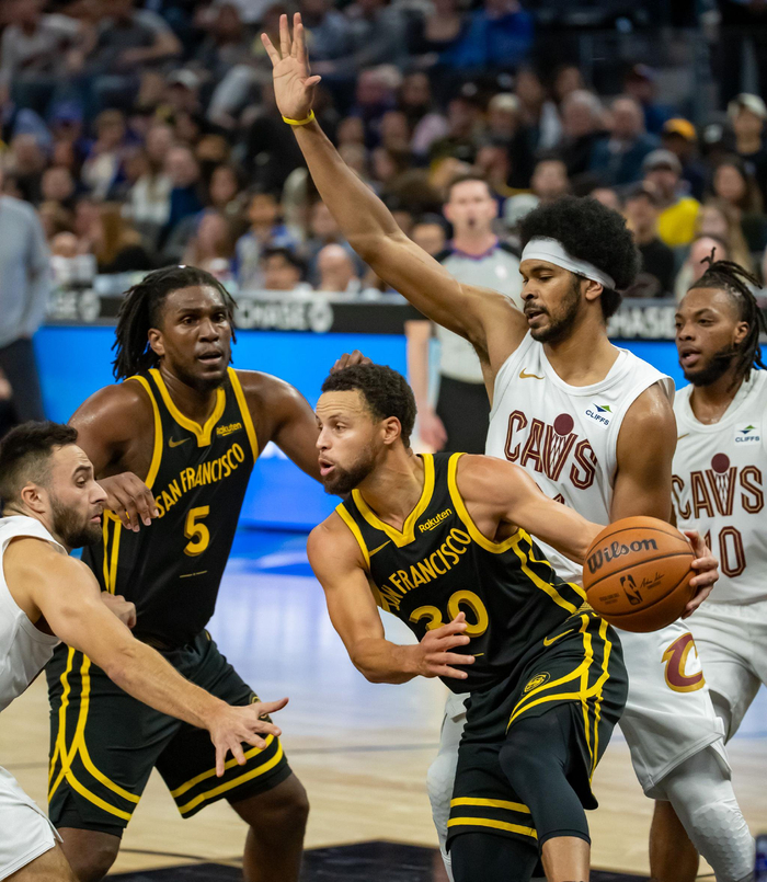 骑士完胜勇士，郭艾伦点燃赛场